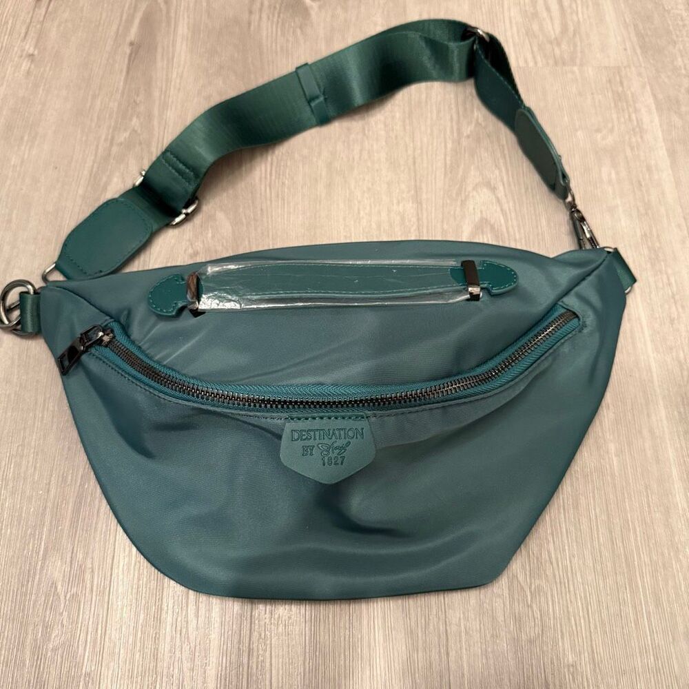 New Destination by Sharif 1827 green belt bag